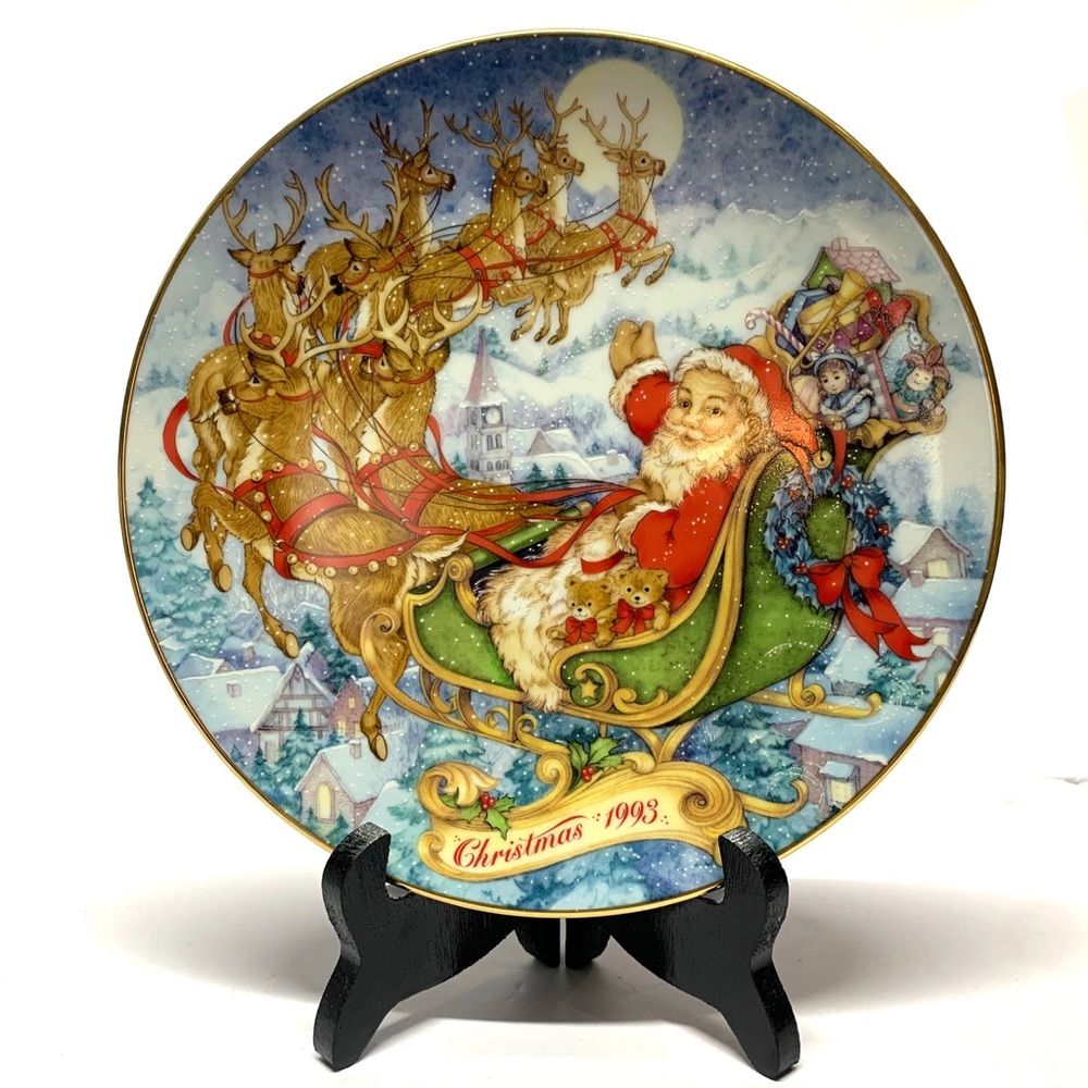 1993 Avon Christmas Collector Plate • Special Christmas Delivery • Vintage Decor